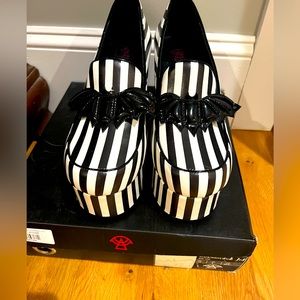 Strangecult black and white striped size 10 platforms bay beetle juice